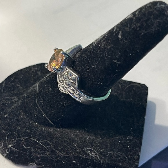 Peach and Clear Cubic Zirconia Ring. - Picture 3 of 5